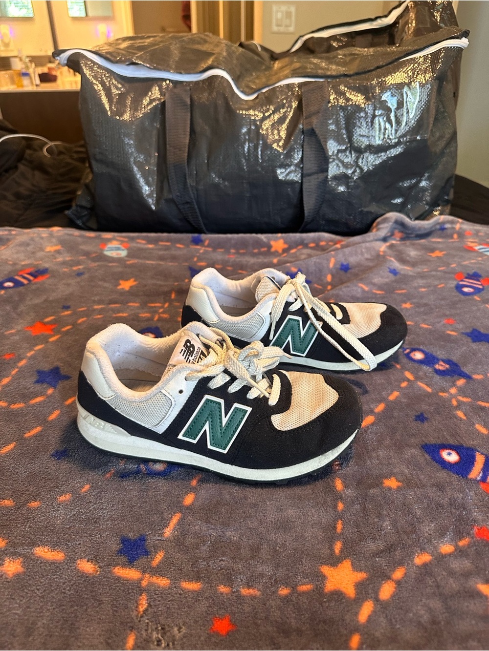 New Balance 574 Big Kids Size 3.5 Black Marsh Green Suede Sneakers GC574RBG Boys
